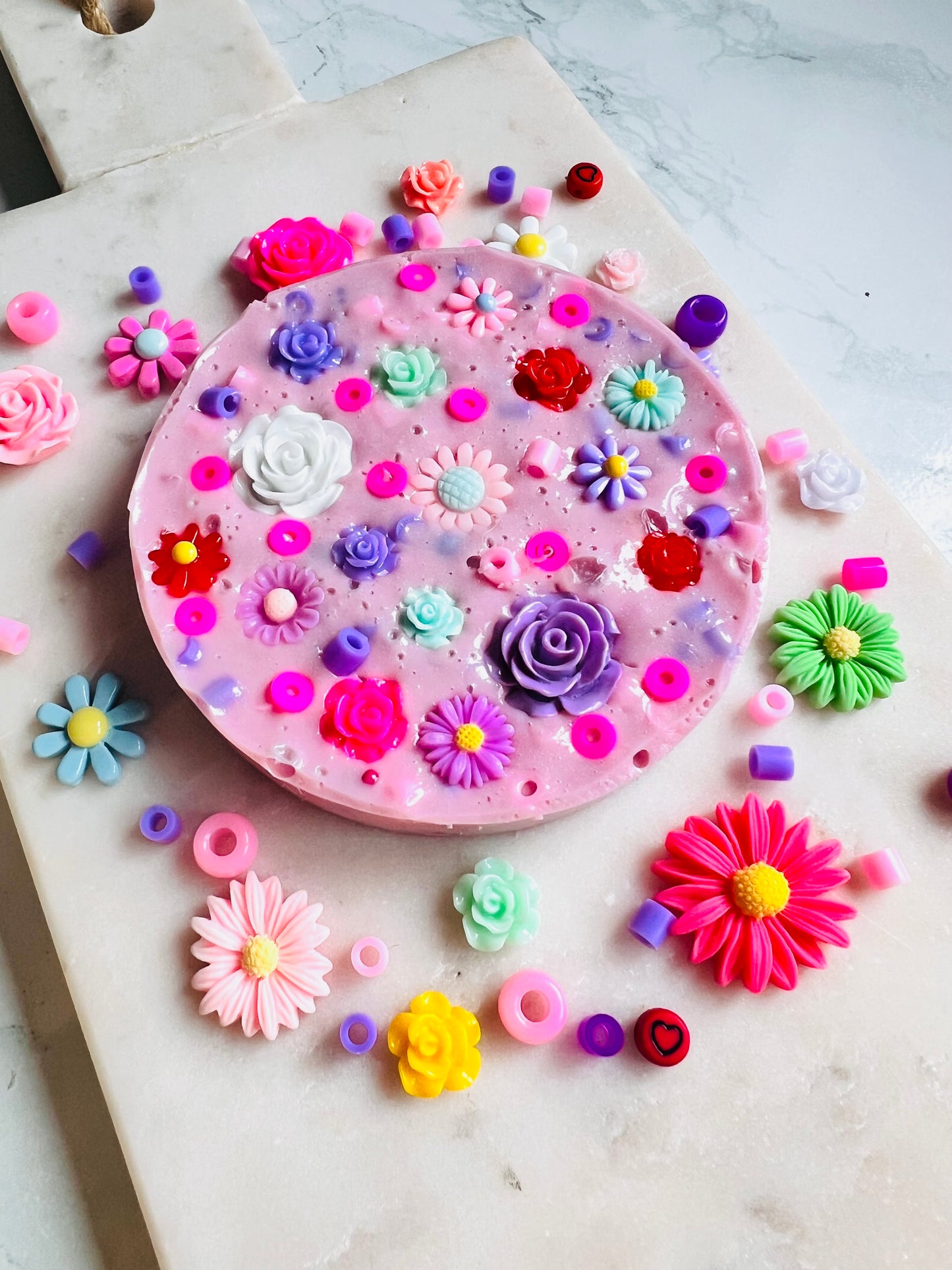 REMELTABLE 'FLOWER POWER' picky pad | Reusable | Easter | Circle (10cm)| Latex Free| Neurodiverse  Distracting Nail Skin Picking Stress