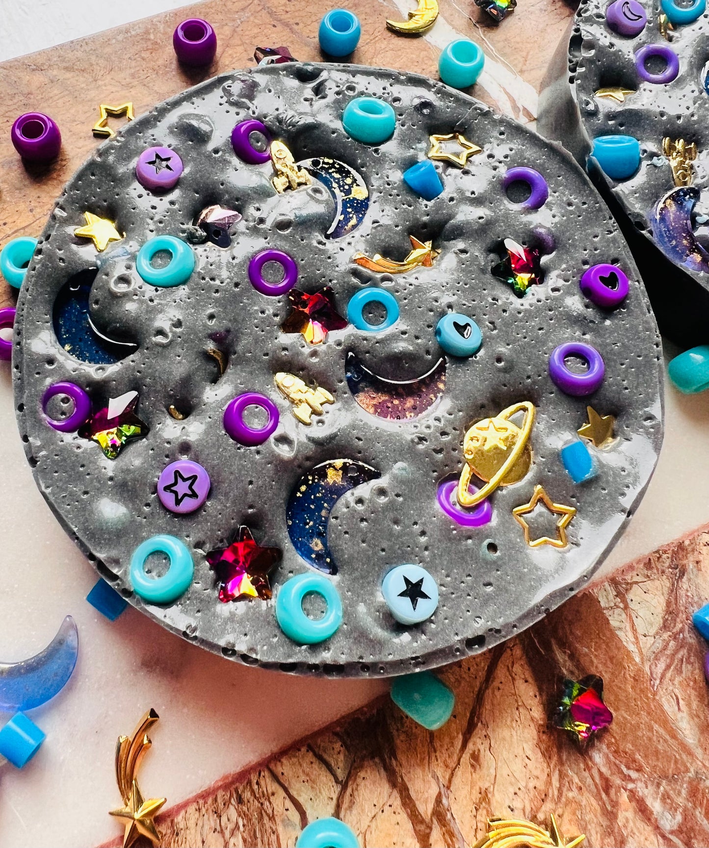 REMELTABLE 'SPACE' picky pad | Reusable | Easter | Circle (10cm)| Latex Free| Neurodiverse  Distracting Nail Skin Picking Stress
