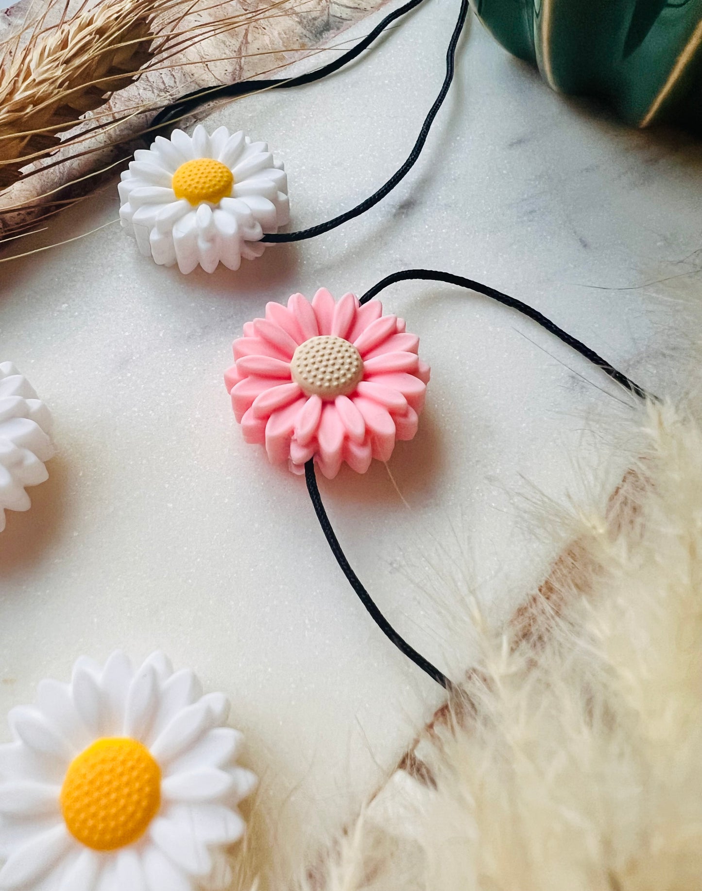 Fidget Necklace | Flower | Distraction | Fidget Aid | Neurodiverse | UK