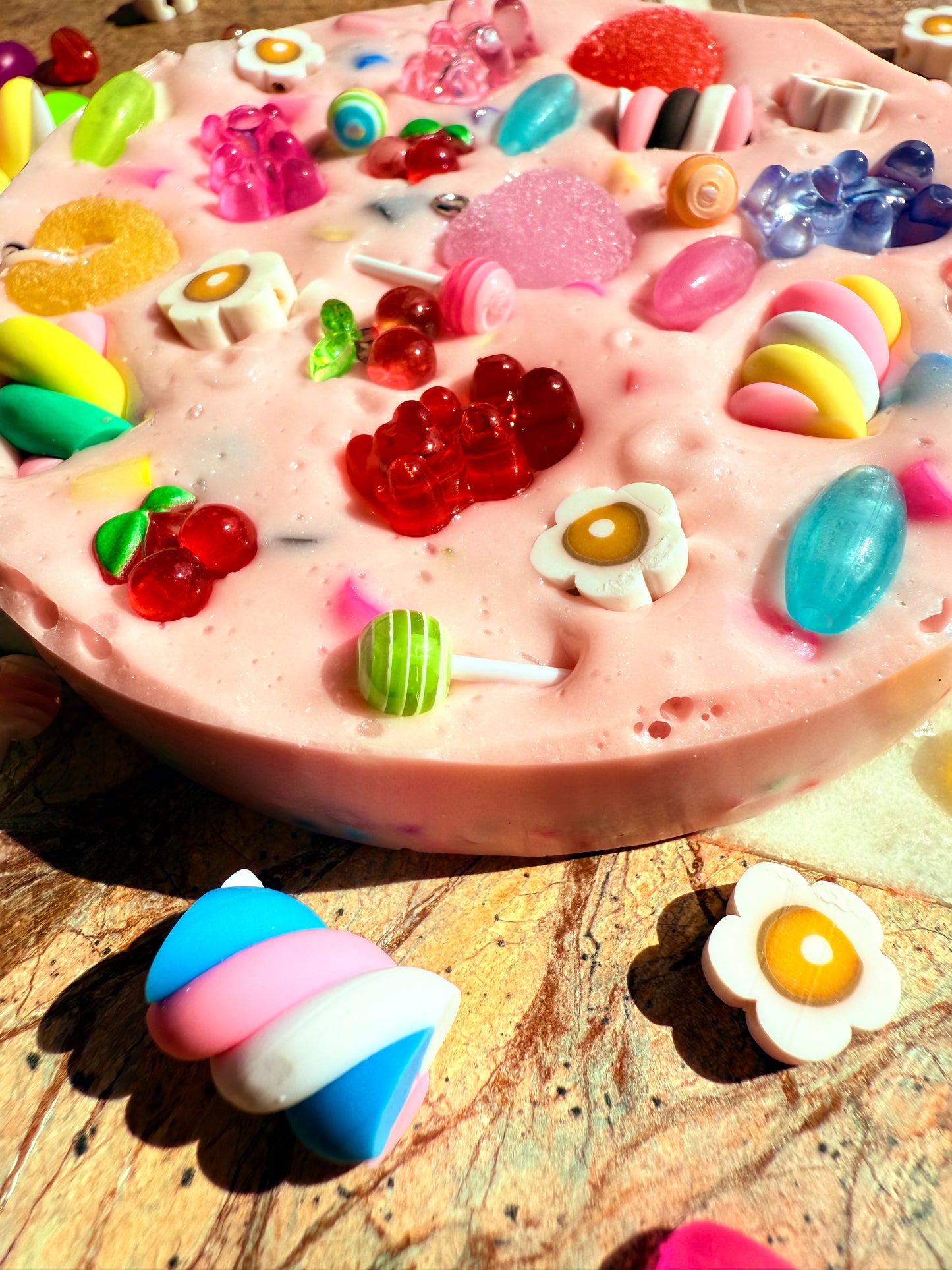 REMELTABLE 'PICK N MIX' picky pad | Reusable | Easter | Circle (10cm)| Latex Free| Neurodiverse  Distracting Nail Skin Picking Stress