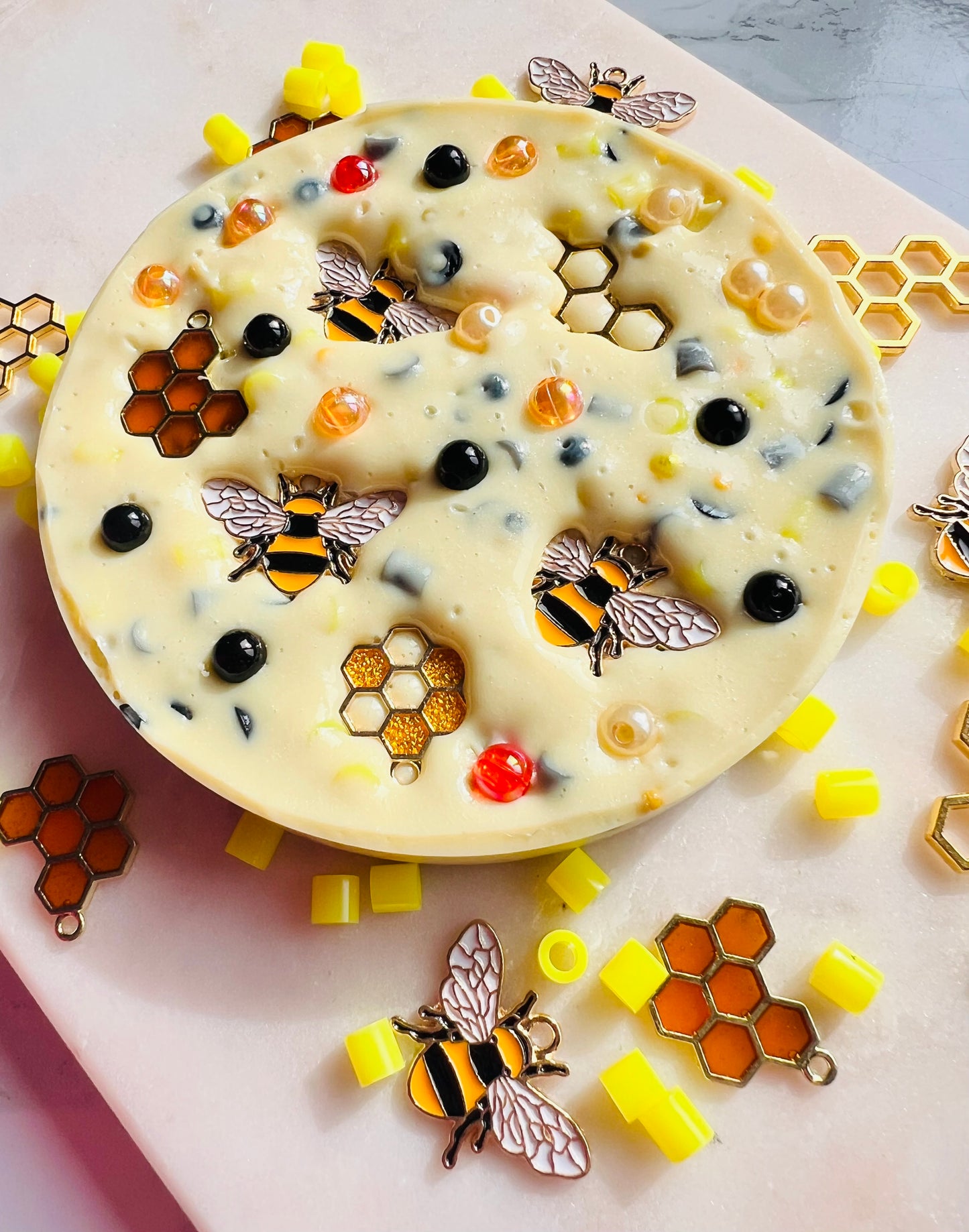 REMELTABLE 'BEEHIVE' picky pad | Reusable | Easter | Circle (10cm)| Latex Free| Neurodiverse  Distracting Nail Skin Picking Stress