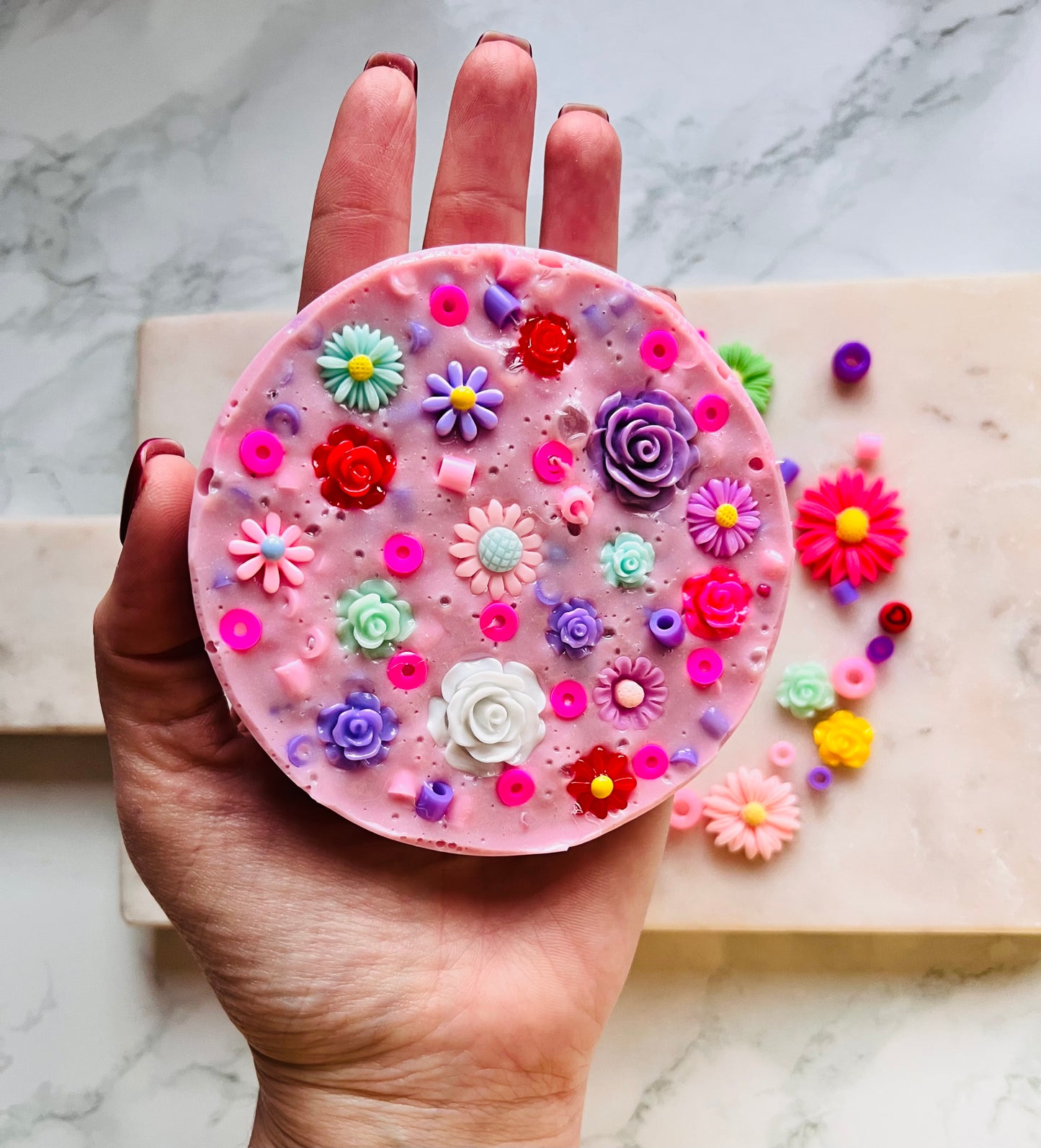 REMELTABLE 'FLOWER POWER' picky pad | Reusable | Easter | Circle (10cm)| Latex Free| Neurodiverse  Distracting Nail Skin Picking Stress