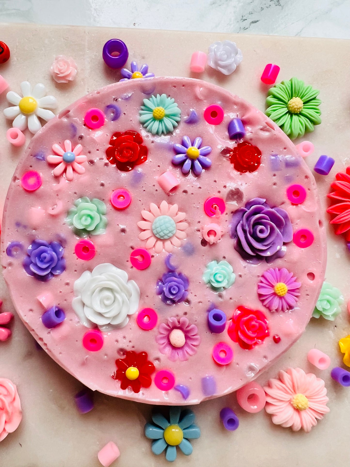REMELTABLE 'FLOWER POWER' picky pad | Reusable | Easter | Circle (10cm)| Latex Free| Neurodiverse  Distracting Nail Skin Picking Stress
