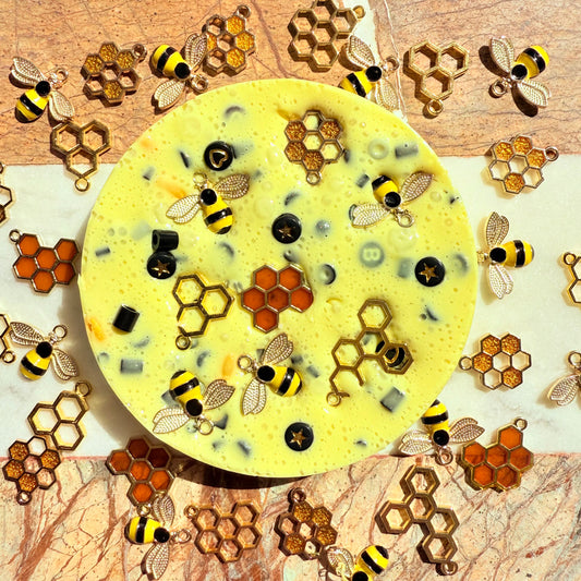 REMELTABLE 'BEEHIVE' picky pad | Reusable | Easter | Circle (10cm)| Latex Free| Neurodiverse  Distracting Nail Skin Picking Stress