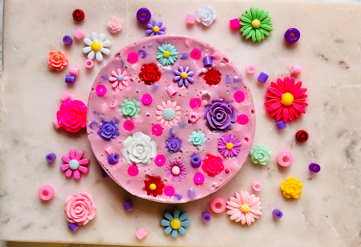 REMELTABLE 'FLOWER POWER' picky pad | Reusable | Easter | Circle (10cm)| Latex Free| Neurodiverse  Distracting Nail Skin Picking Stress