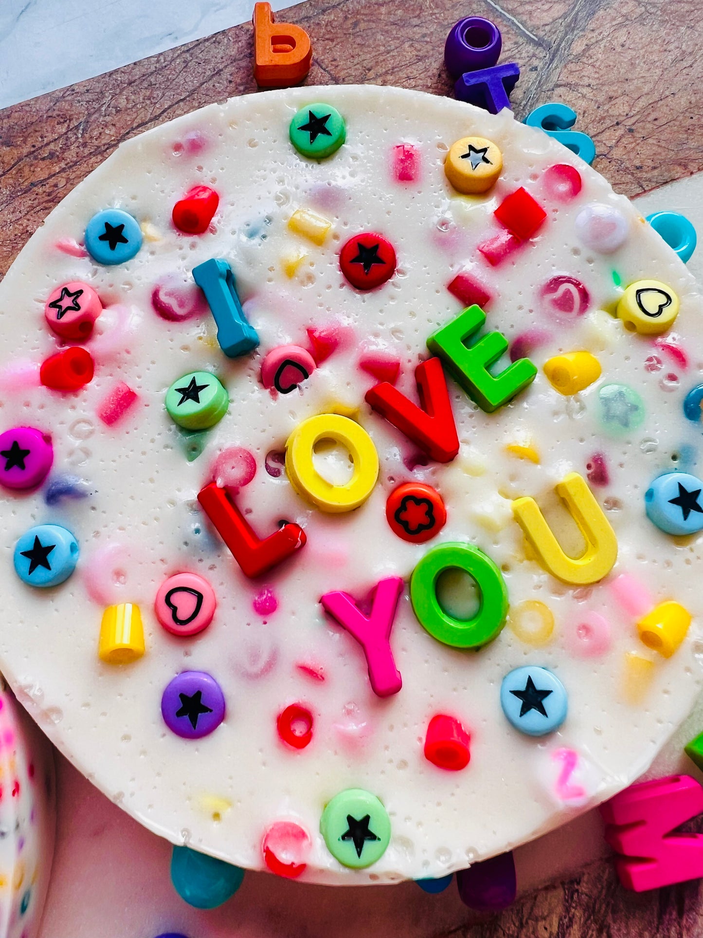 REMELTABLE 'I LOVE YOU' picky pad | Reusable | Easter | Circle (10cm)| Latex Free| Neurodiverse  Distracting Nail Skin Picking Stress