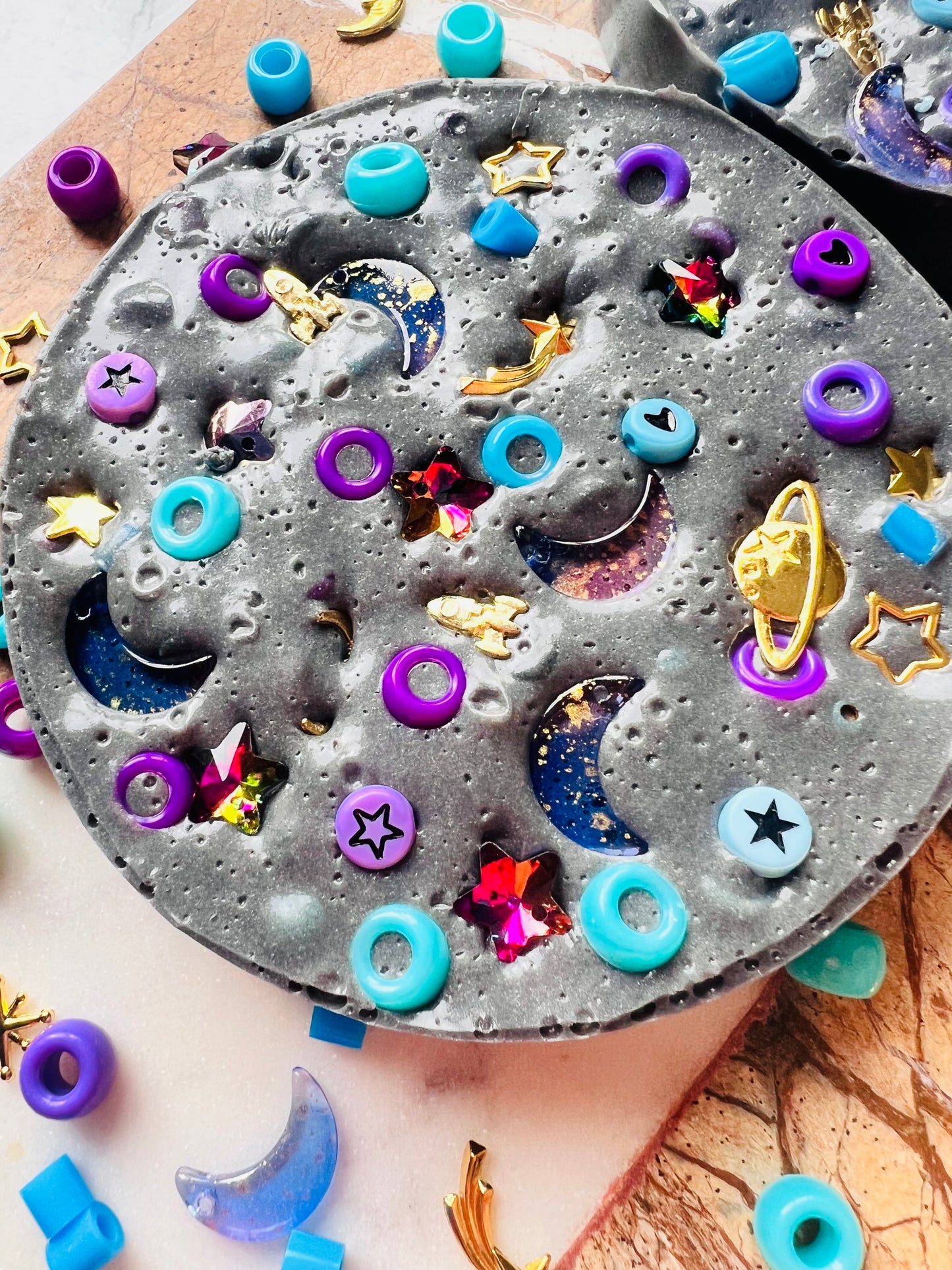REMELTABLE 'SPACE' picky pad | Reusable | Easter | Circle (10cm)| Latex Free| Neurodiverse  Distracting Nail Skin Picking Stress