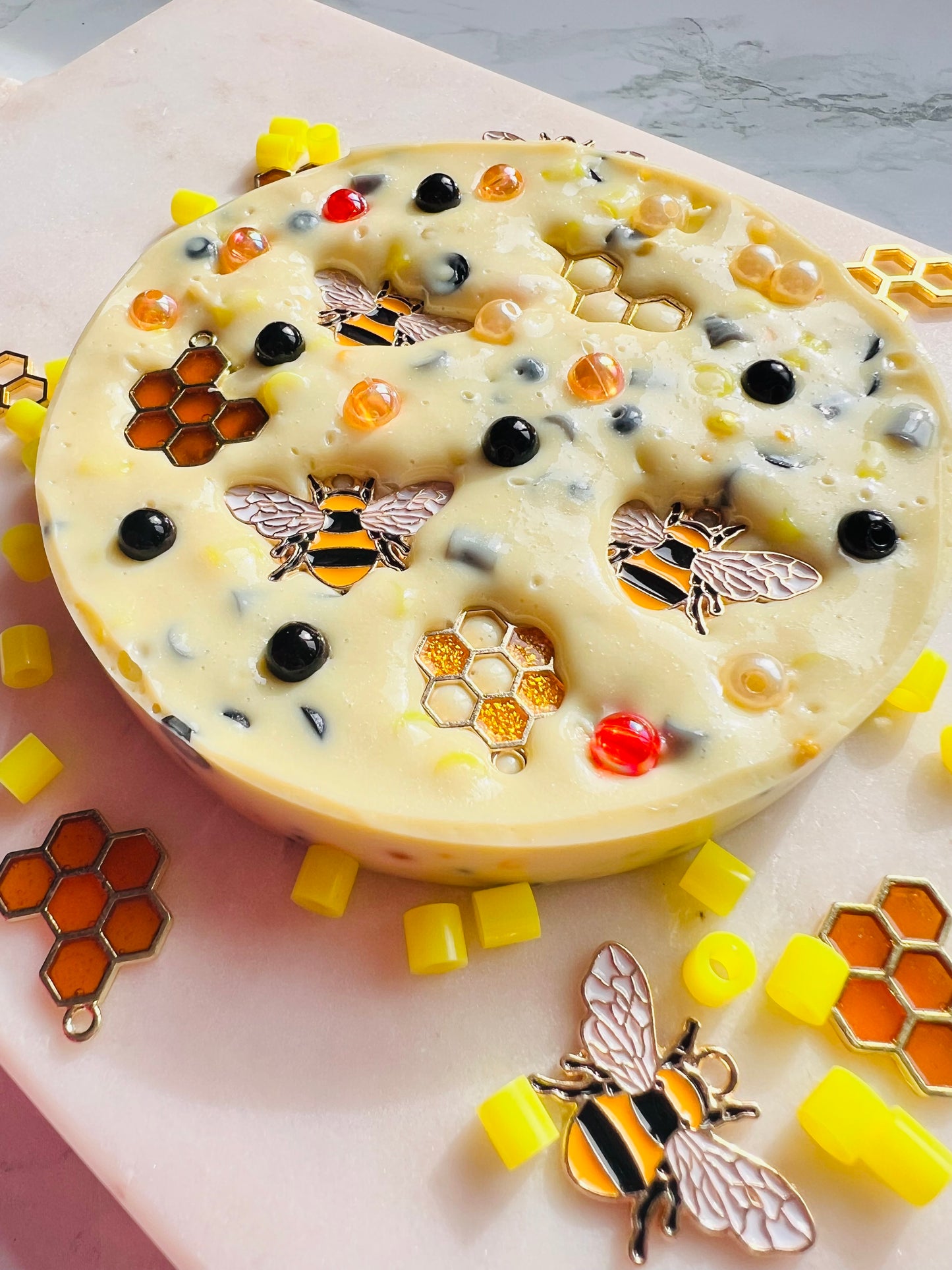 REMELTABLE 'BEEHIVE' picky pad | Reusable | Easter | Circle (10cm)| Latex Free| Neurodiverse  Distracting Nail Skin Picking Stress
