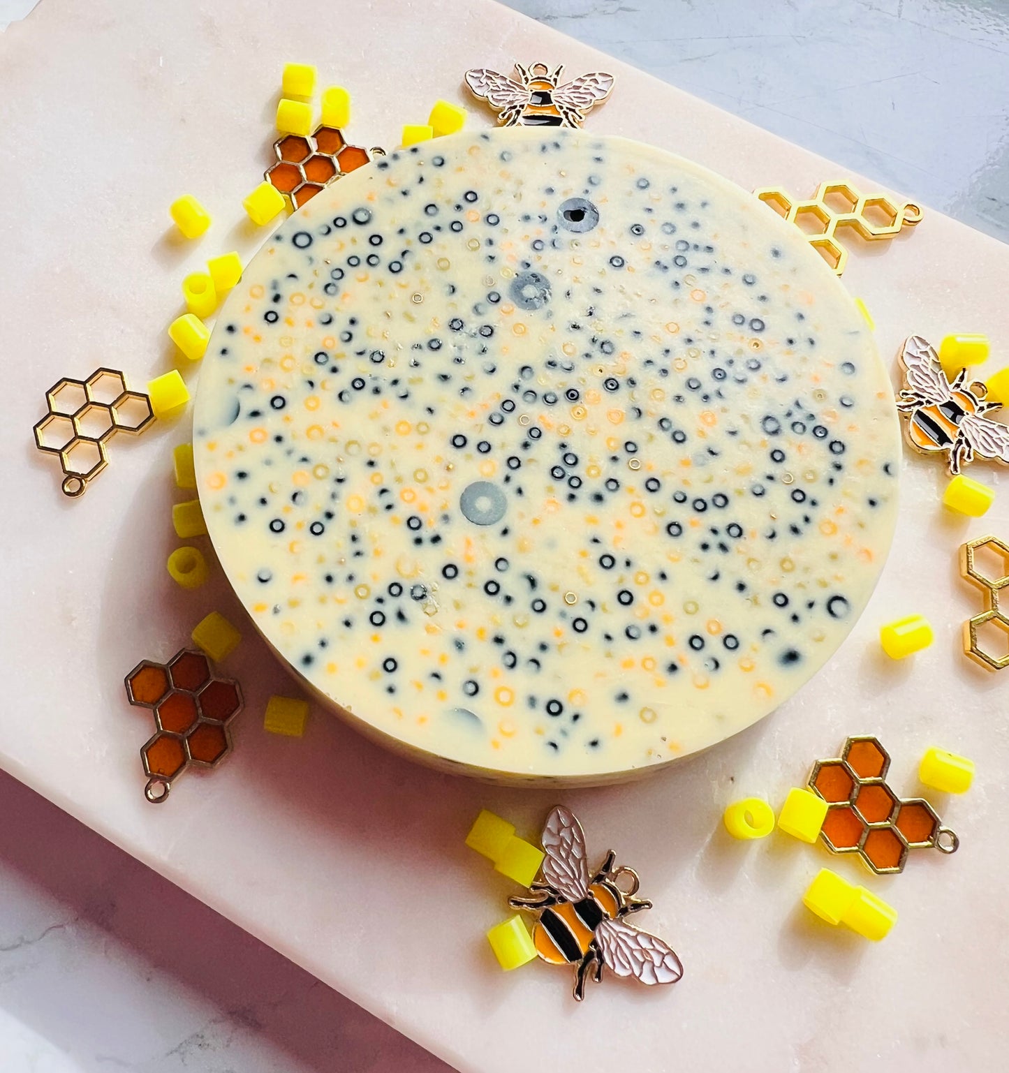 REMELTABLE 'BEEHIVE' picky pad | Reusable | Easter | Circle (10cm)| Latex Free| Neurodiverse  Distracting Nail Skin Picking Stress