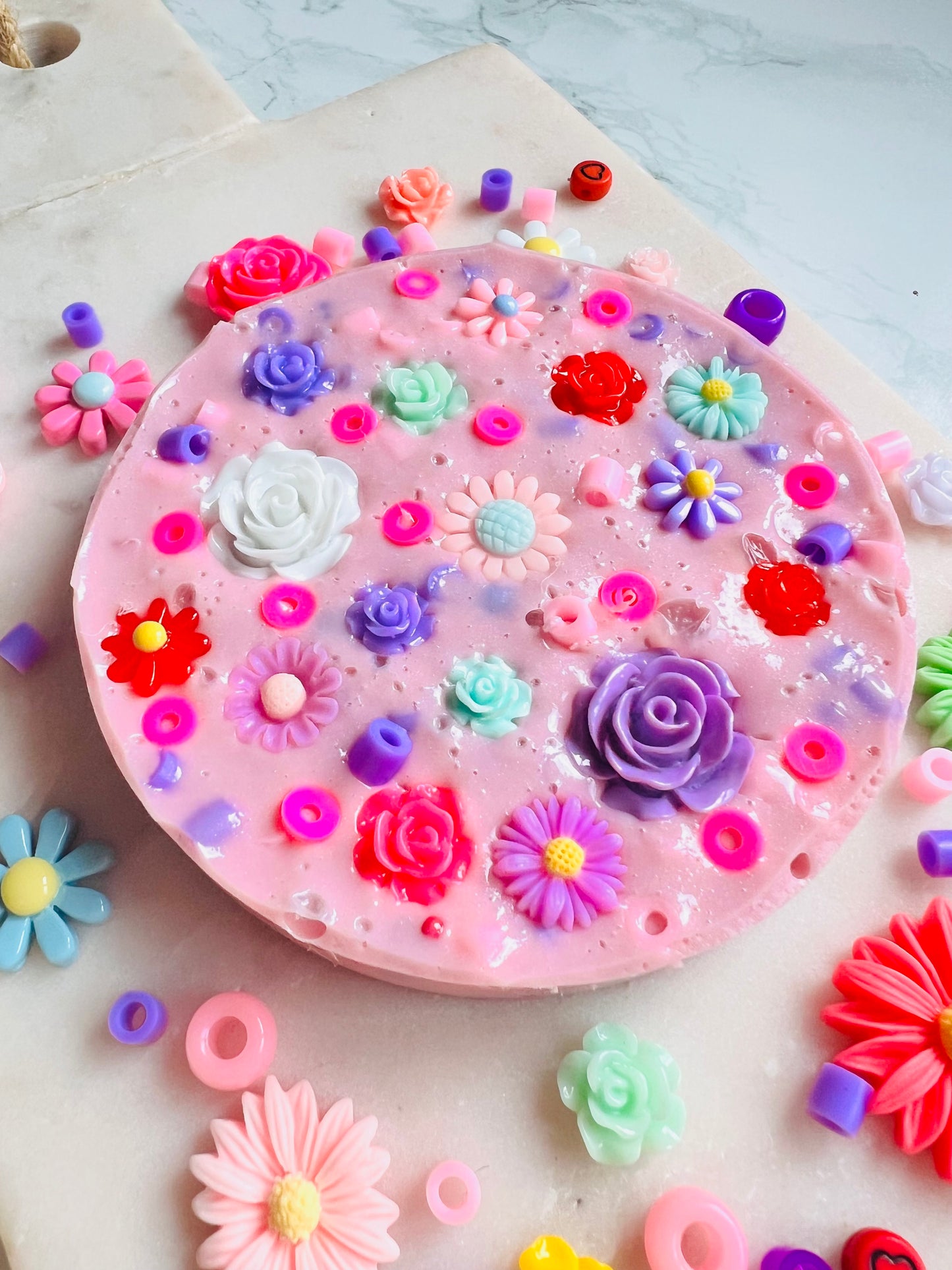REMELTABLE 'FLOWER POWER' picky pad | Reusable | Easter | Circle (10cm)| Latex Free| Neurodiverse  Distracting Nail Skin Picking Stress